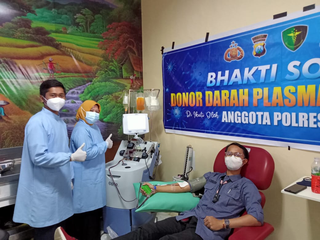 Belasan Pasien Covid-19 Antre Untuk Mendapatkan Plasma Darah Konvalesen Dari UDD PMI Kabupaten Jember