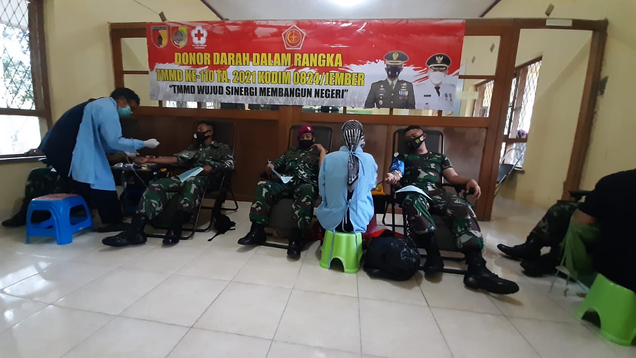 Gelar Aksi Kemanusiaan Donor Darah Dalam Acara TNI Manunggal Membangun Desa Di Jember