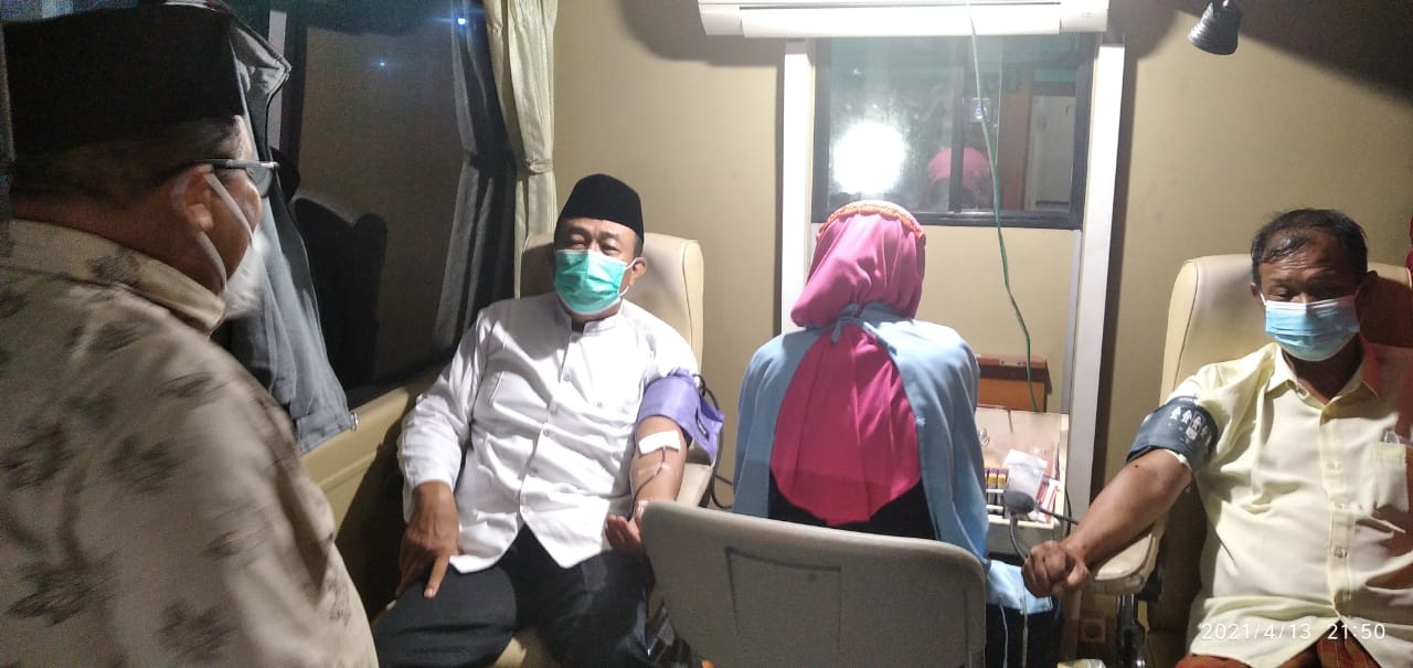 Usai Salat Tarawih, Antusias Donor Darah
