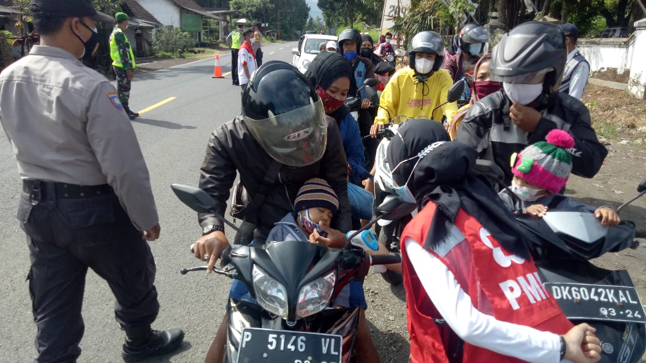 PMI Aktif Bantu Pemeriksaan Di Perbatasan