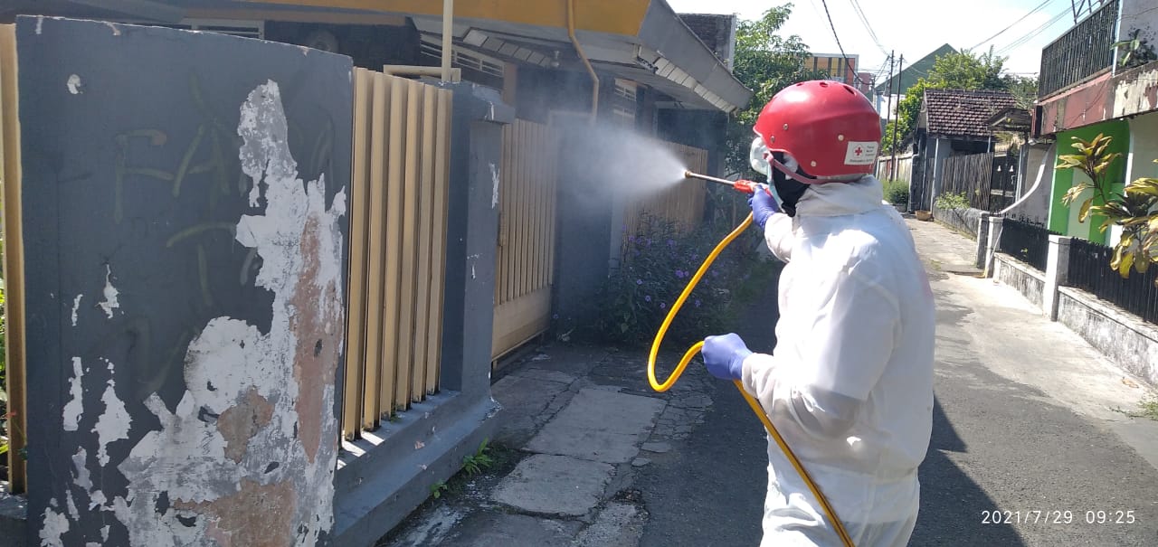 Banyak Warga Isoman Dan Dirujuk Ke RS, 36 RW Disemprot Disinfektan