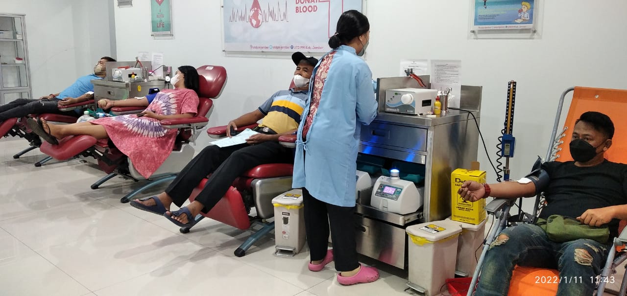 Puluhan Suporter Persid Aksi Sedekah Donor Darah