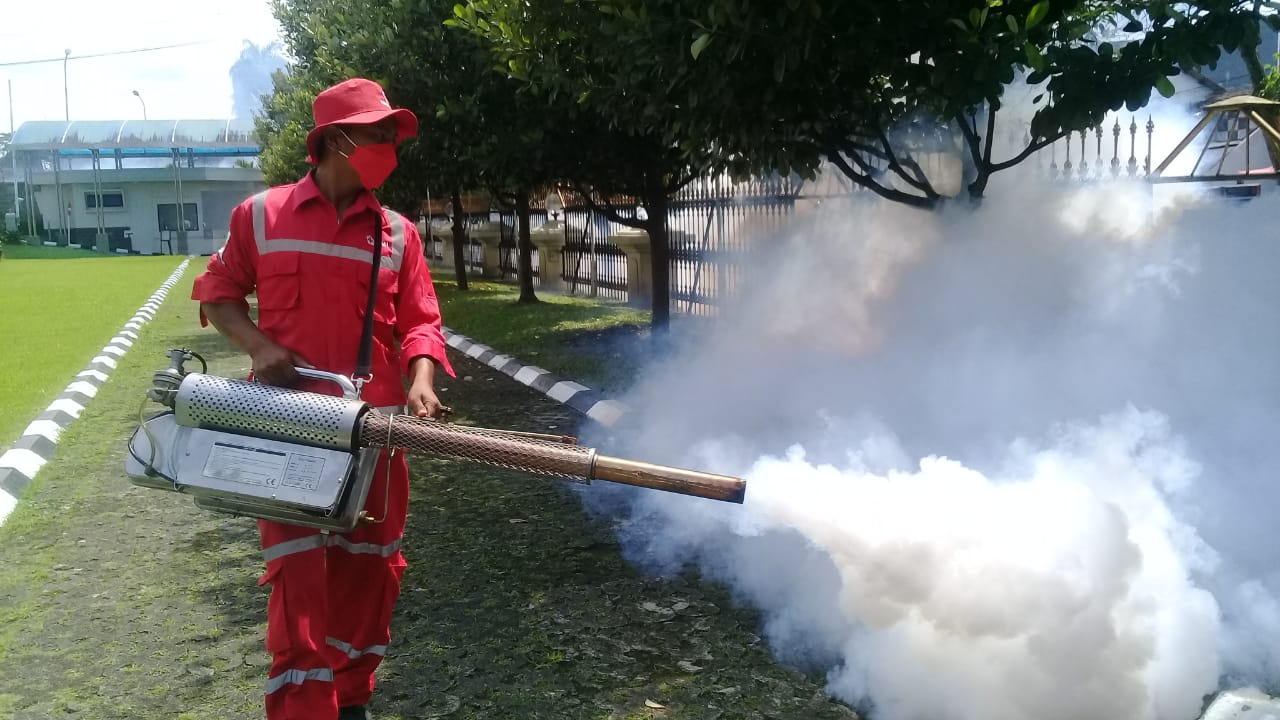 GIliran Kantor Bank Indonesia Difogging Relawan PMI