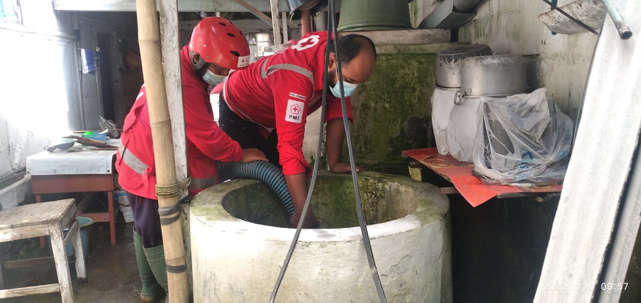22 Sumur Tercemar, PMI Jember Lakukan Normalisasi