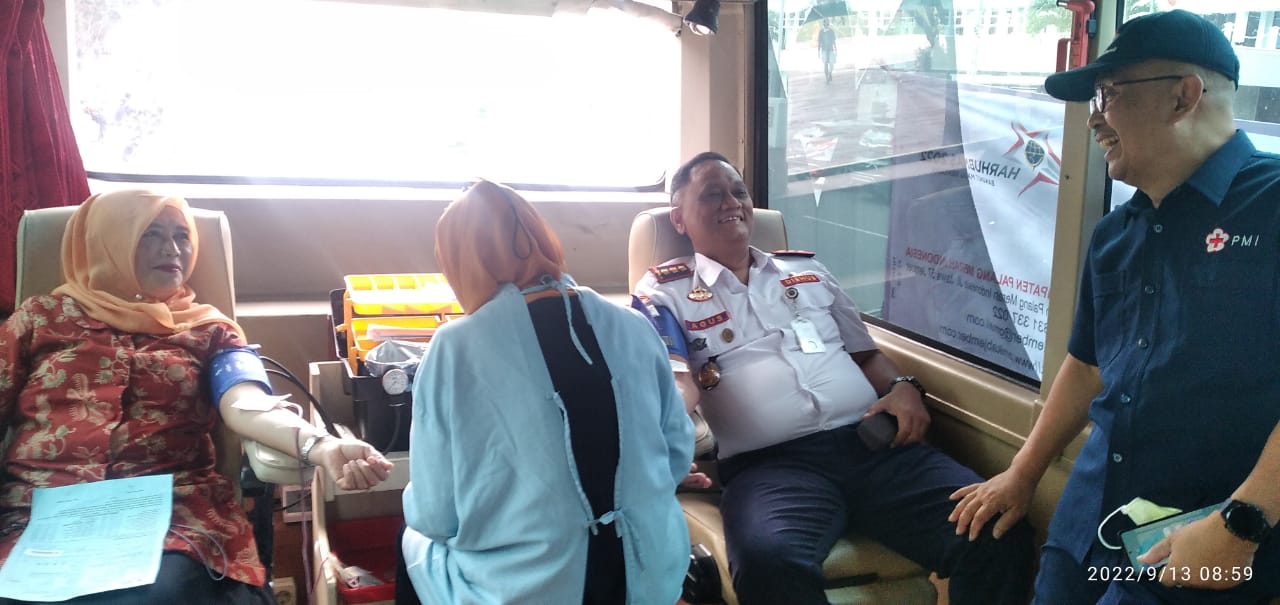 PMI KABUPATEN JEMBER DAN DISHUB SINERGI DAN KOLABORASI GELAR DONOR DARAH MASSAL