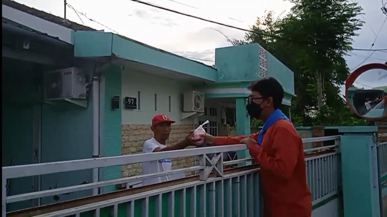 Ngabuburit Ramadhan 1444 H Dengan Berbagi Takjil,  PMR Madya SMPN 1 Sukorambi Jember