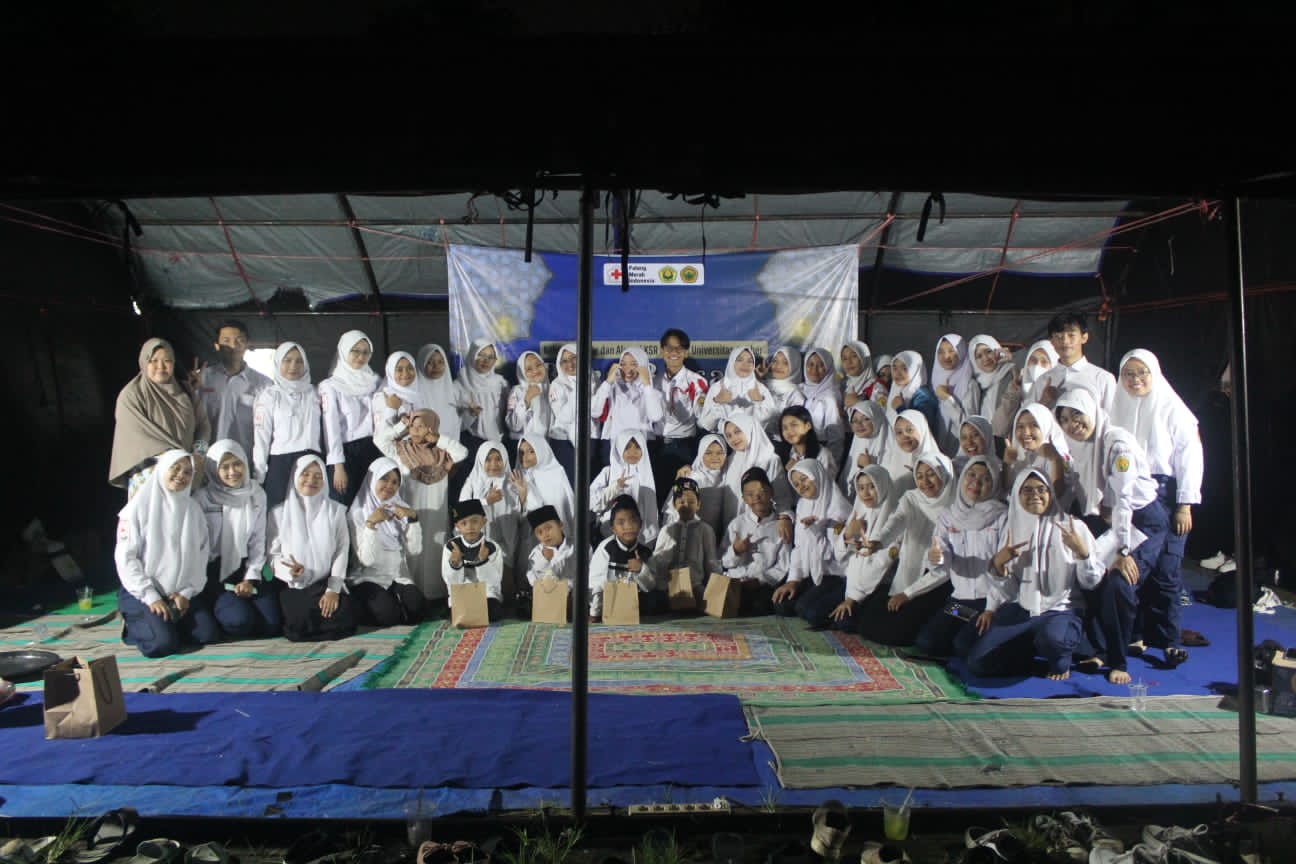 KSR PMI Unit Universitas Jember Santuni Anak Yatim Piatu Dan Buka Bersama