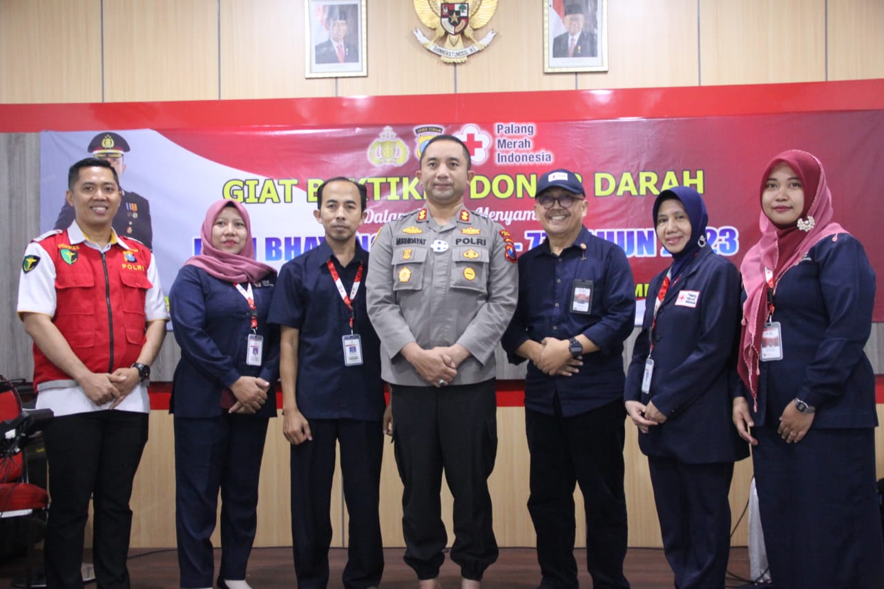 Teladan!!, Kapolres AKBP Moh. Nurhidayat SH., SIK. MM Ikut Donor Darah Bersama Anggota Dan Bhayangkari 