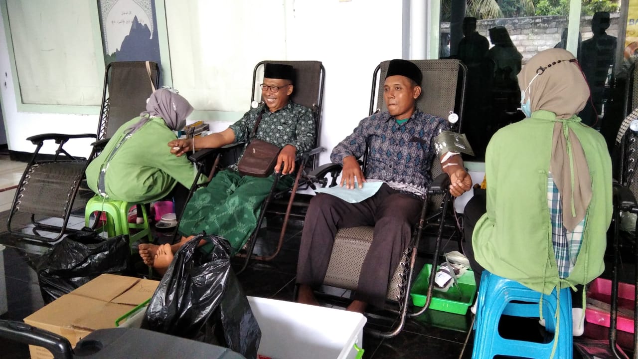 Adakan Ruqyah, Bekam Aswaja Dan Donor Darah, Periksa Mata Gratis, MWC NU Wuluhan Sumbang 35 Kantong Darah Ke UDD PMI Kabupaten Jember