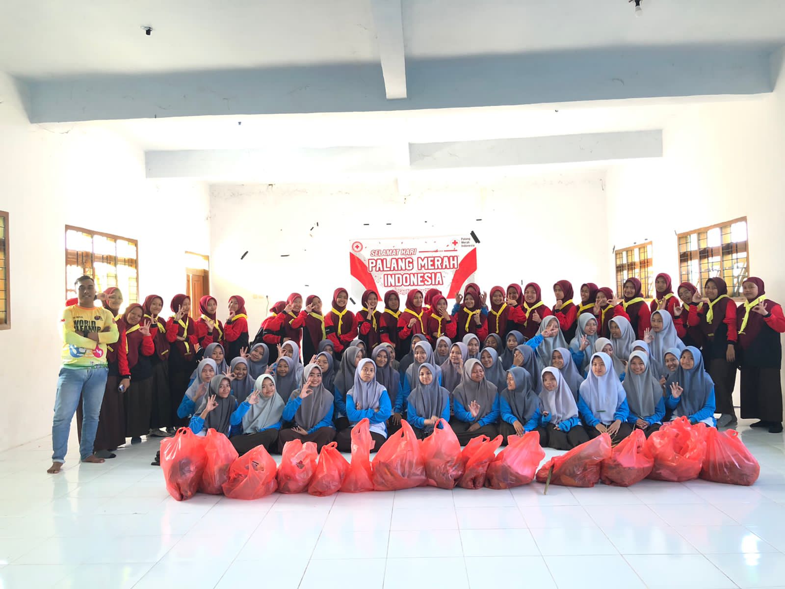 Peringati HUT PMI, PMR Wira Ponpes Nuris Jember Adakan Sosialisasi Pemilahan Sampah Yang Tepat 