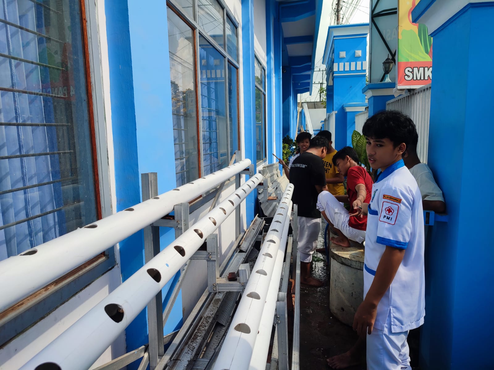 Peringatan Hari Relawan PMI Oleh PMR SMK 4 Pancasila Kabupaten Jember : Dari Upacara, Penanaman Hidroponik, Ramah Tamah Hingga Rujakan Relawan