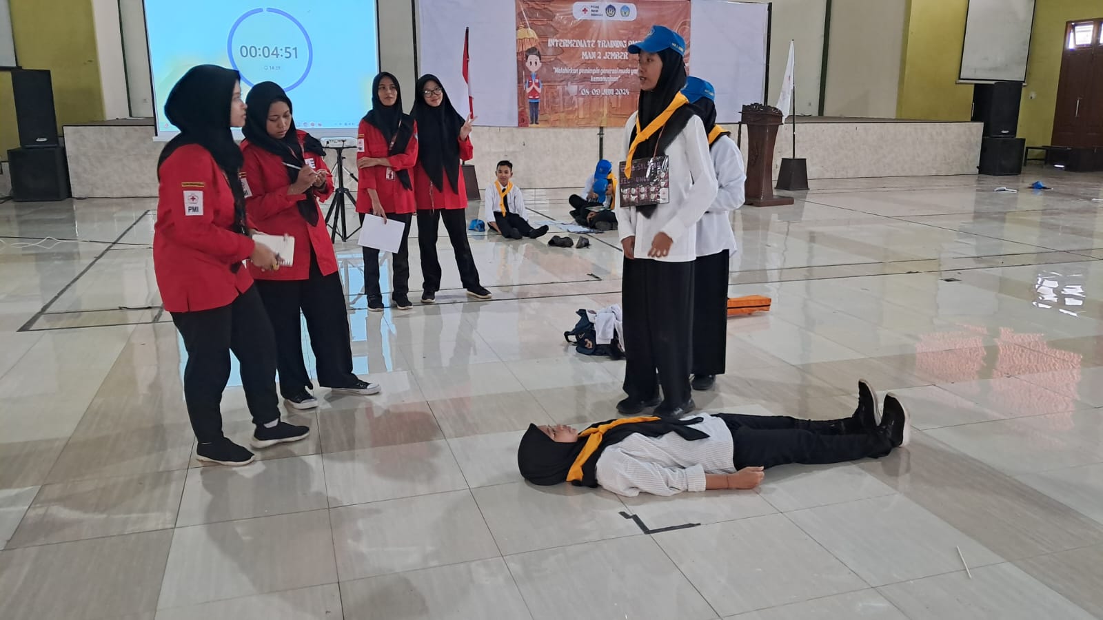 Tingkatkan Kompetensi, PMR Wira MAN 2 Jember Adakan Intermediate Training 