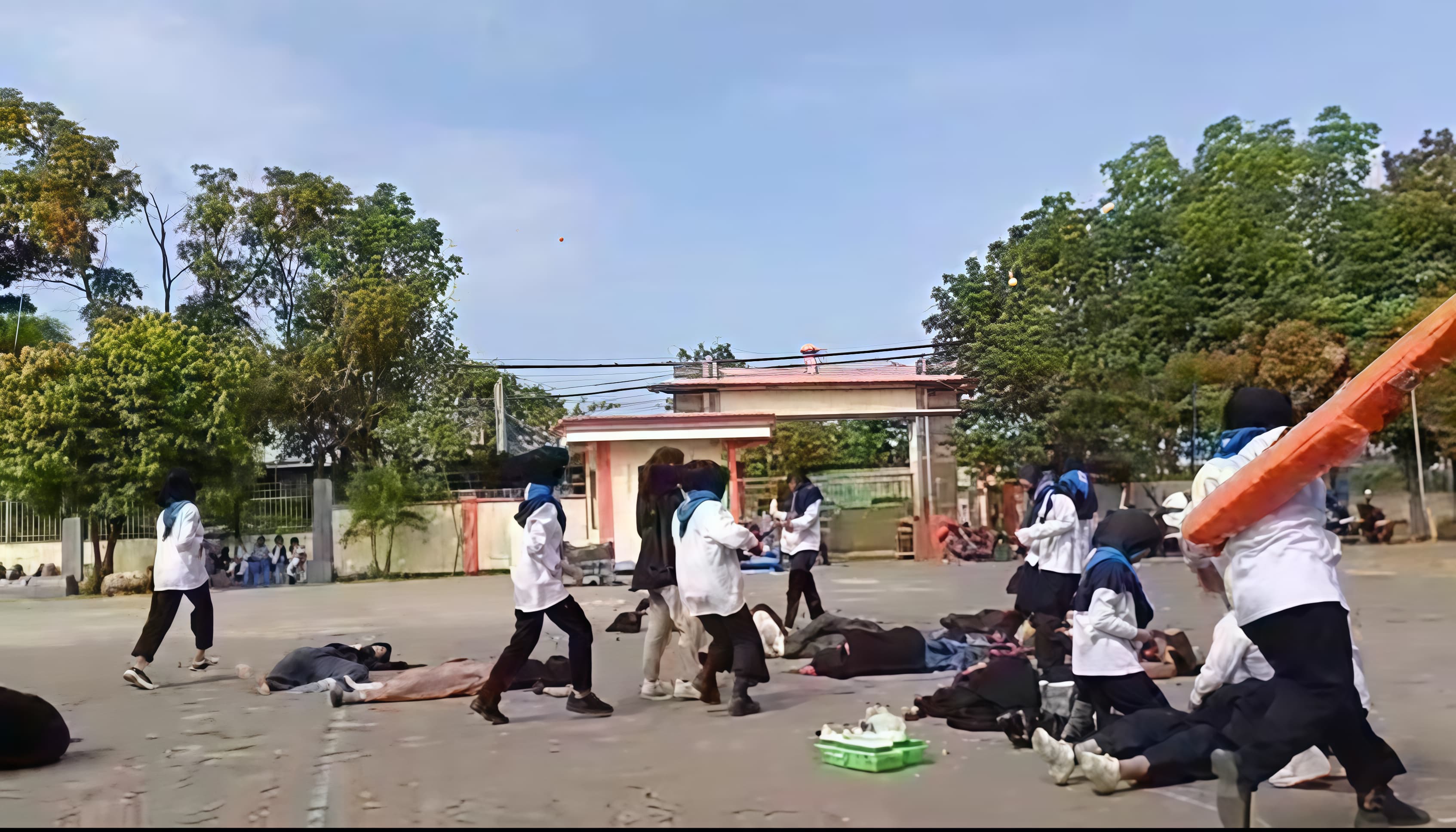 Kenalkan PMR Madya SMPN 9 Jember, Melalui Simulasi Pertolongan Pertama