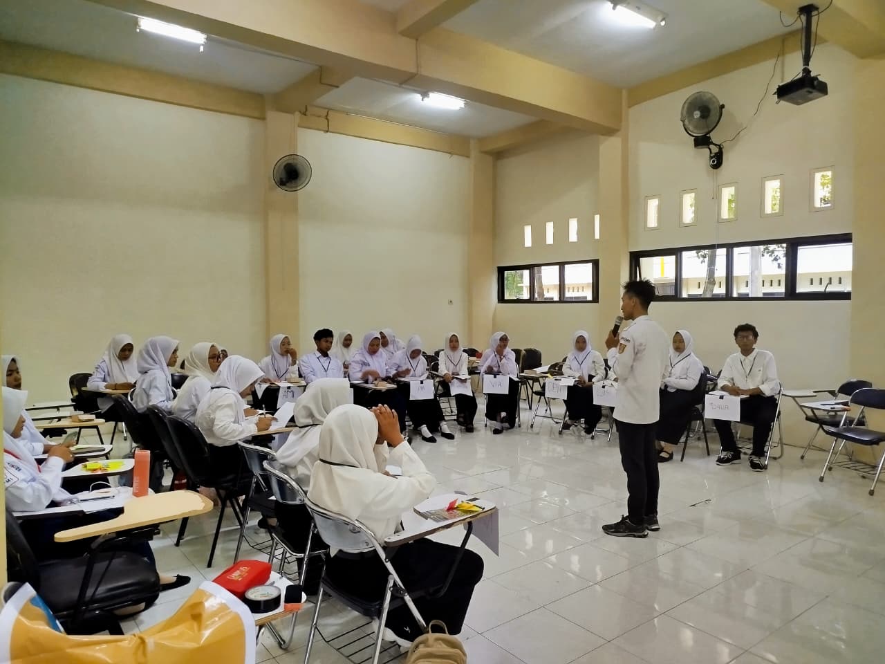 DIKSAR XII KSR UIN KHAS JEMBER : RELAWAN BARU DIGEMBLENG MANAJEMEN BENCANA