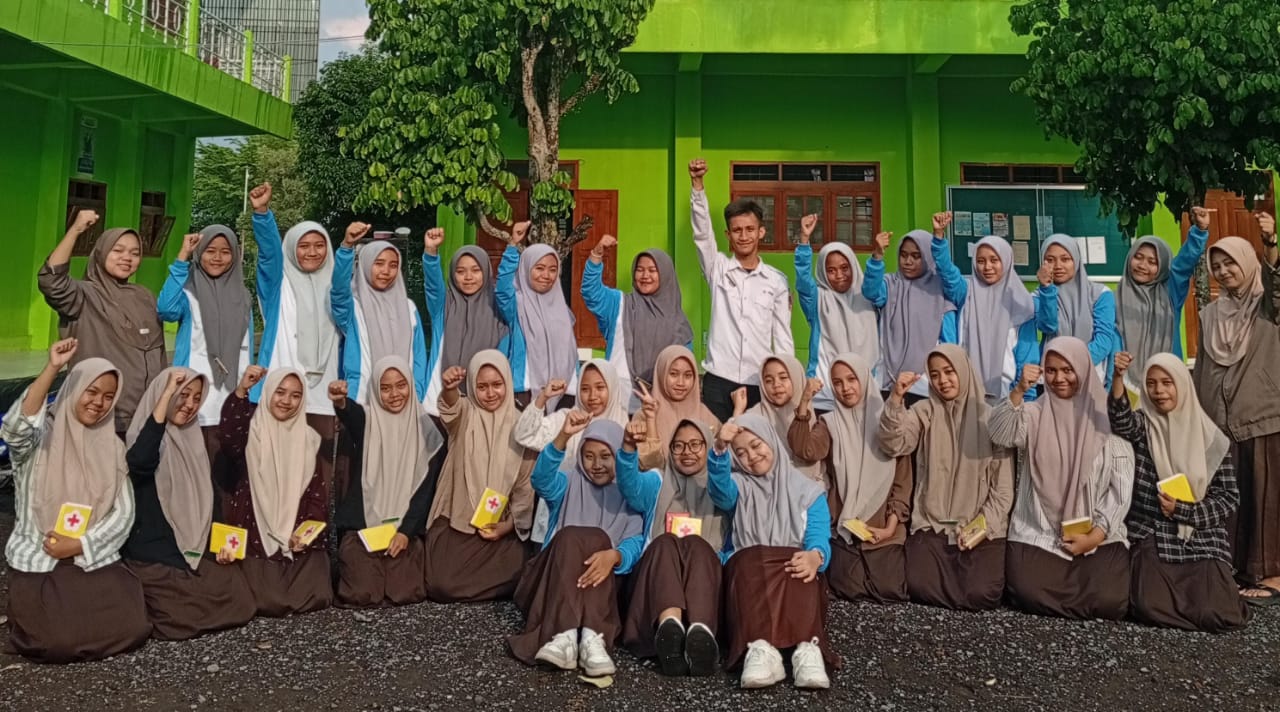 Aktivasi Kembali Latihan Rutin, PMR SMA Nuris Jember Sosialisasikan Heimlich Maneuver