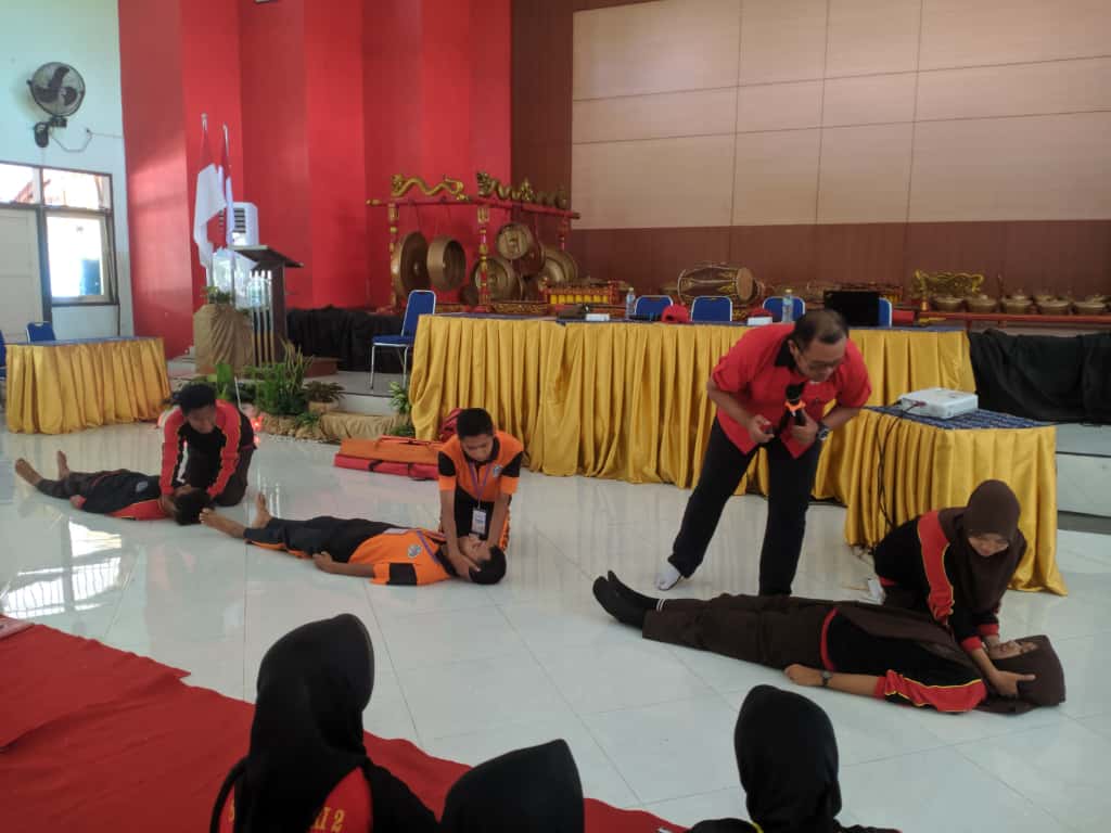 33 Siswa  SMKN 2 Jember Dibekali Keterampilan Di Bidang Kesehatan Dan Kepalangmerahan