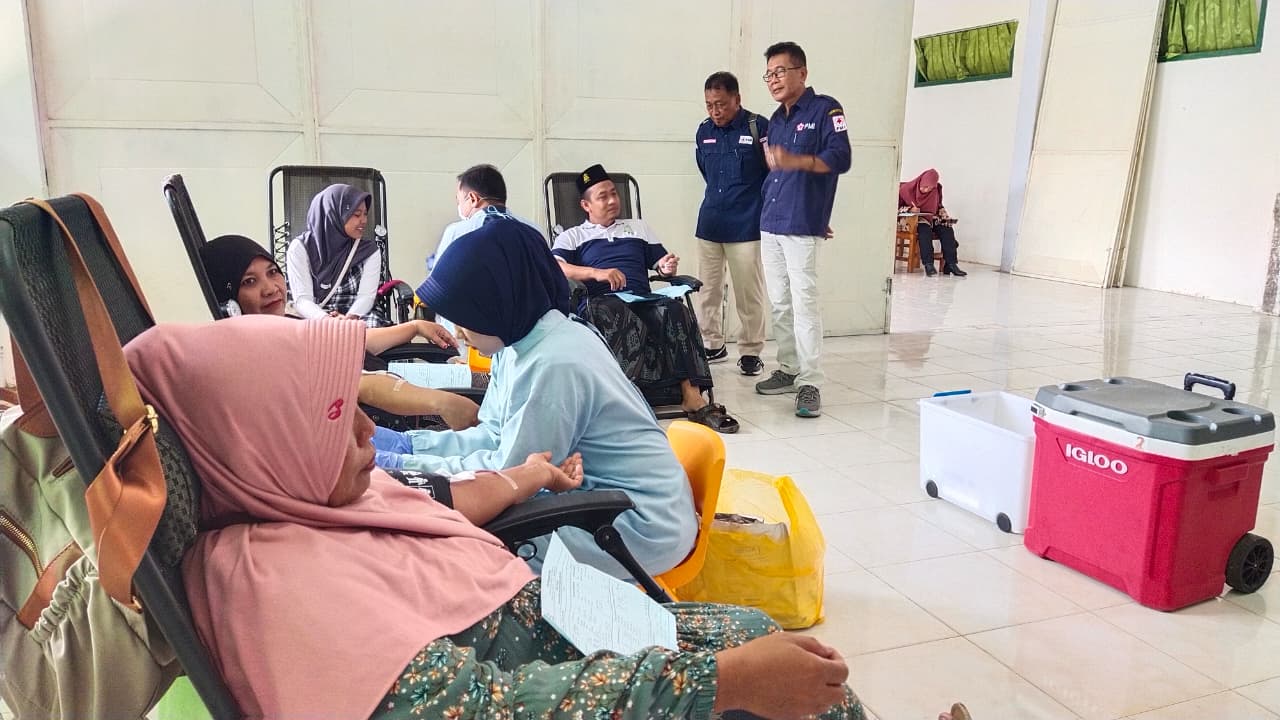 Donor Darah  Harlah Universitas Al-Falah As-Sunniyah Ke-27, PMI Jember Galang Pendonor Lebih Banyak Dari Pesantren
