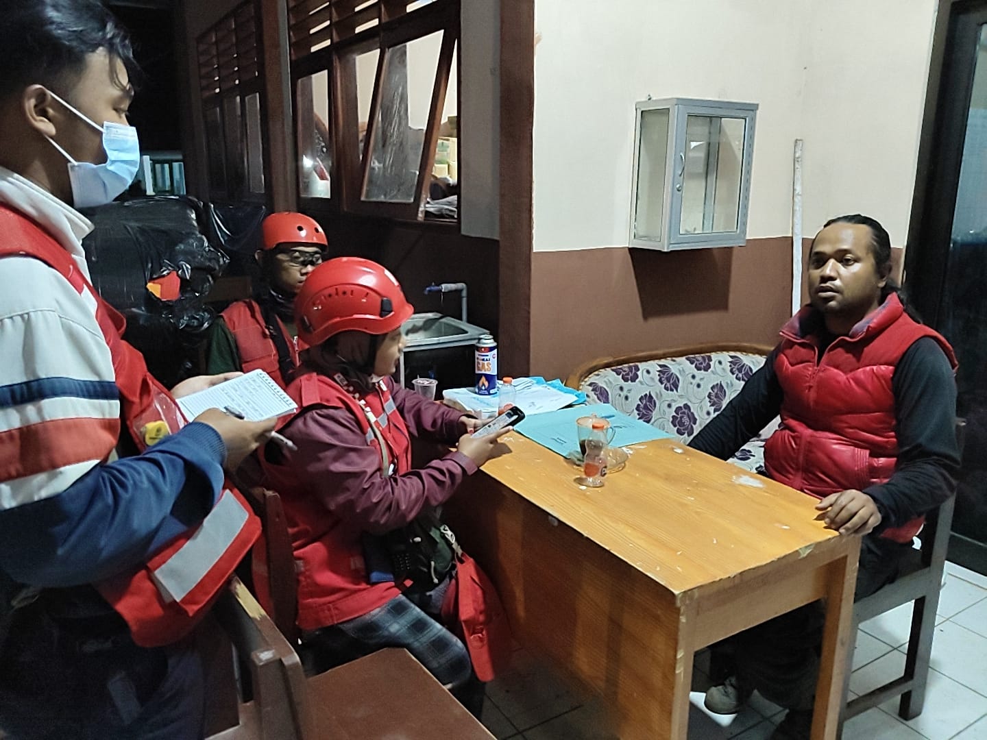 Dua Relawan PMI Jember Ikut Aktif Tangani Korban Erupsi Semeru Bersama Belasan Relawan PMI Jatim