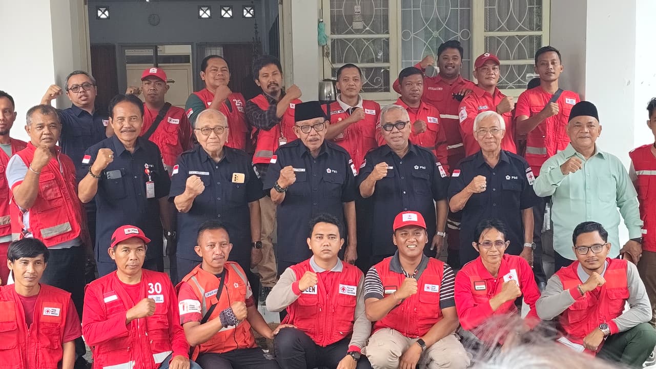  Ketua PMI Provinsi Jatim Haji Imam Utomo Lepas 18 Relawan Ke Sumatera, Termasuk Dua Putra Terbaik Jember