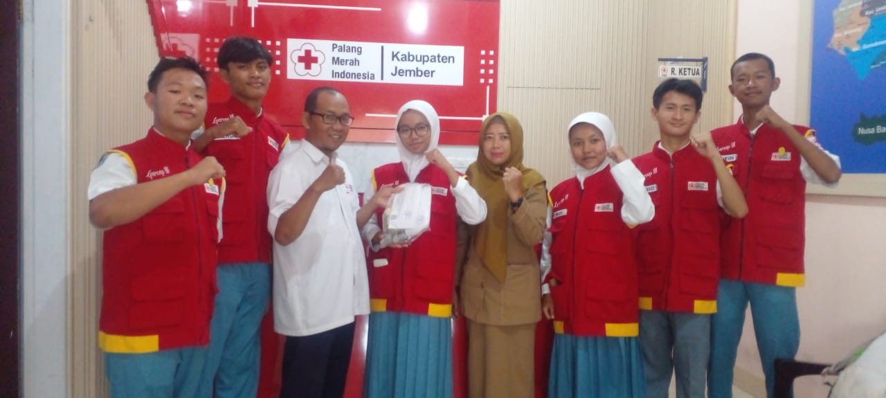 PMR Wira SMKN 5 Jember Keliling Kelas Galang Donasi, Salurkan Bantuan Untuk Korban Bencana Sumatera