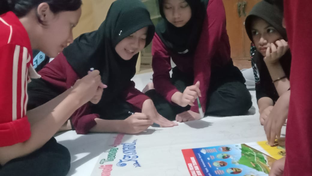 Diklat Orientasi Kepalangmerahan, Anggota PMR Madya SMPN 6 Jember Ajak Masyarakat Siaga Bencana