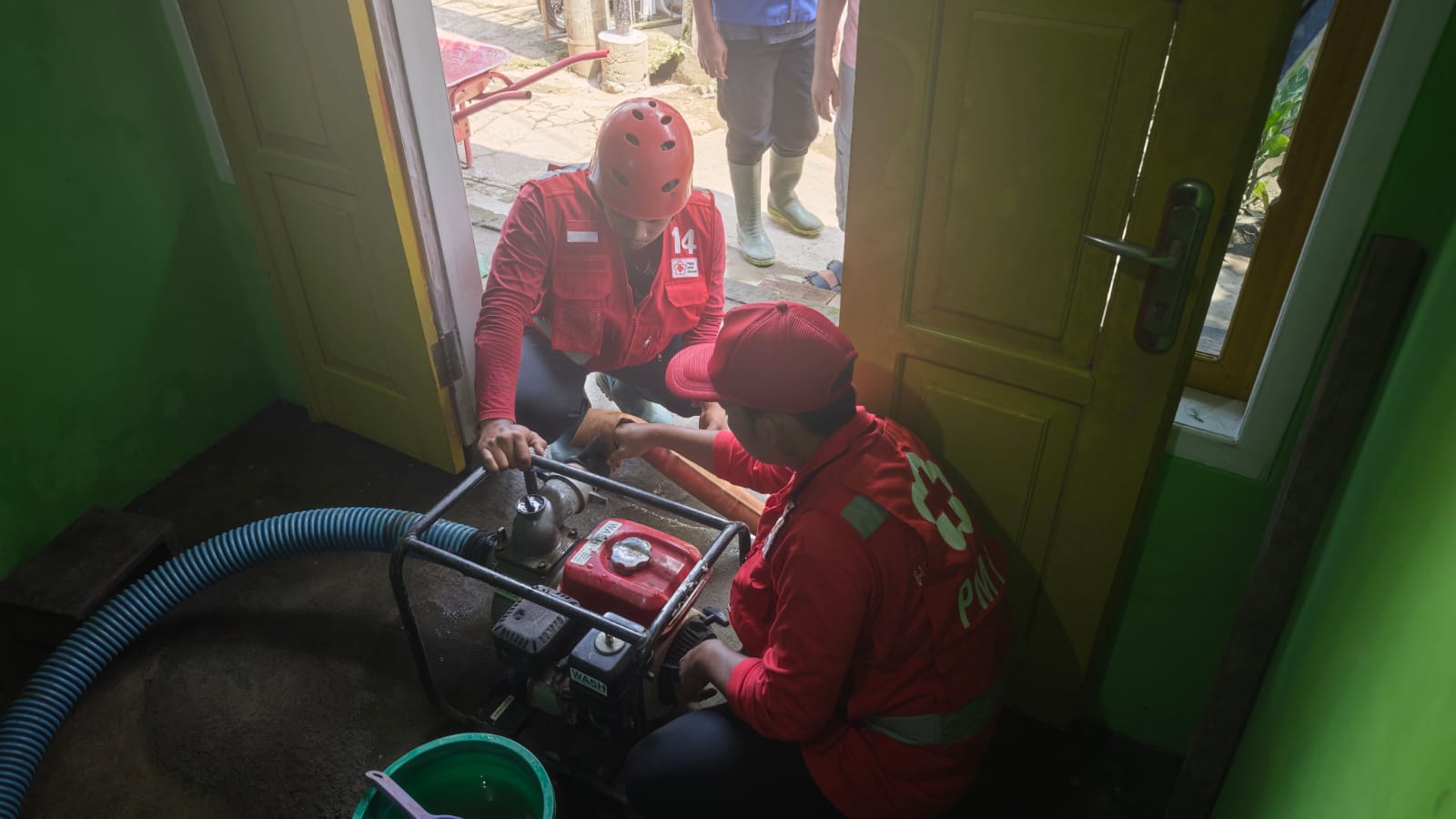 Cegah Krisis Air Bersih, Tim WASH PMI Jember Normalisasi 20 Sumur