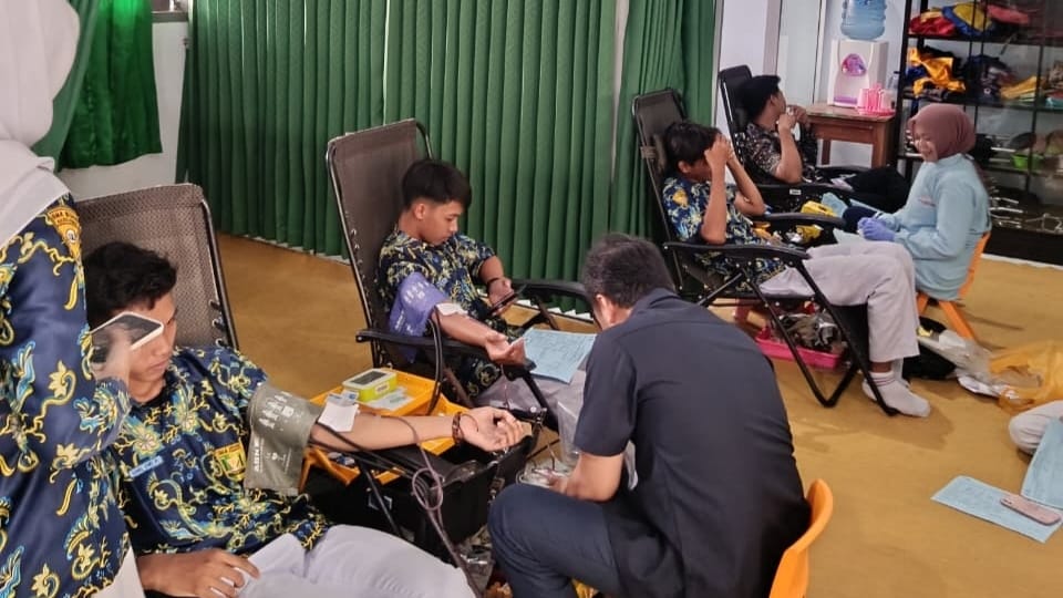 Puluhan Siswa SMAN 1 Kalisat Antusias Ikuti Aksi Donor Darah, Mayoritas Pendonor Pemula