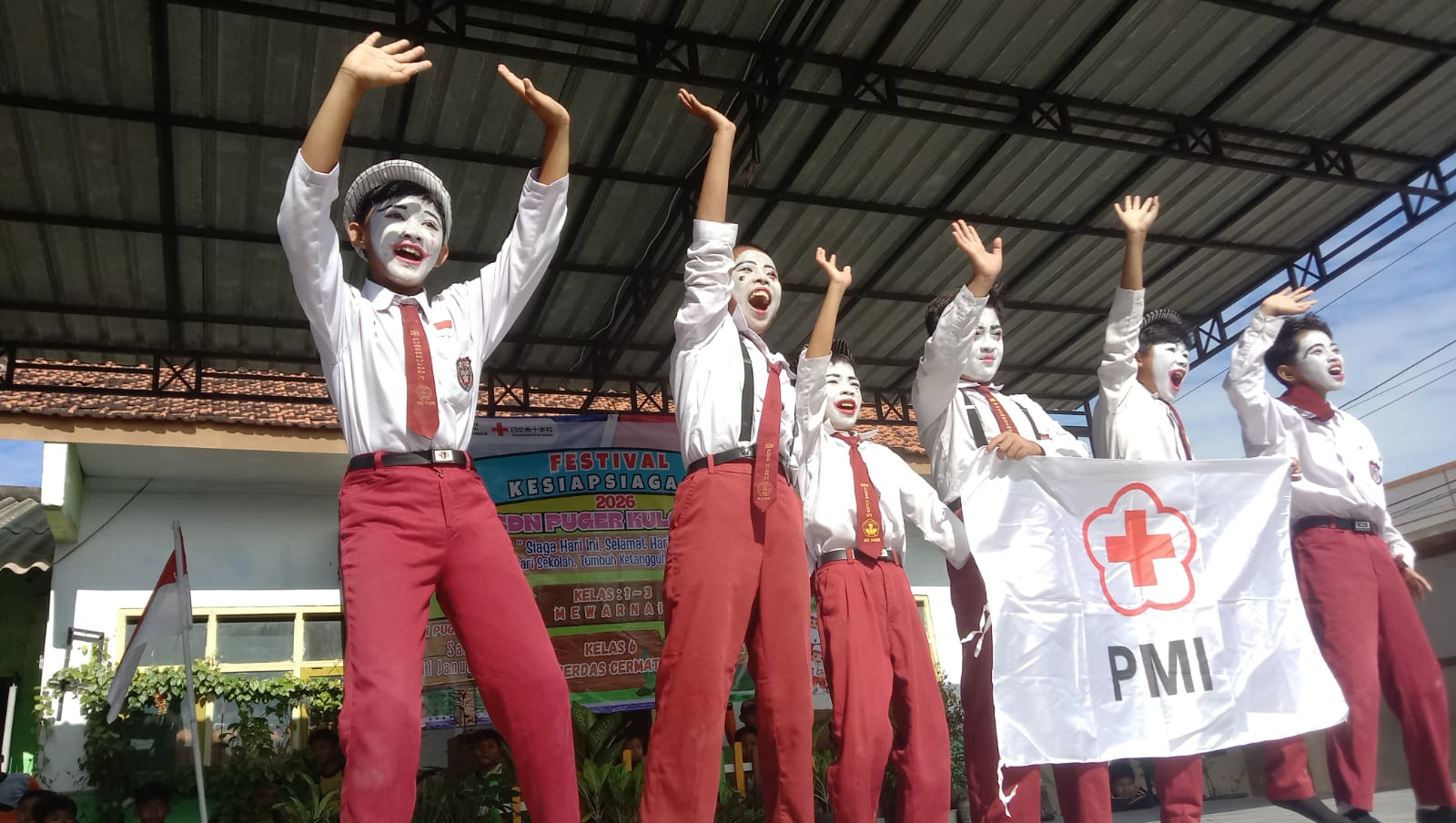 Tampilkan Pantomim Siaga Bencana Gempa Bumi, SDN Puger Kulon 1 Gelar Festival Kesiapsiagaan