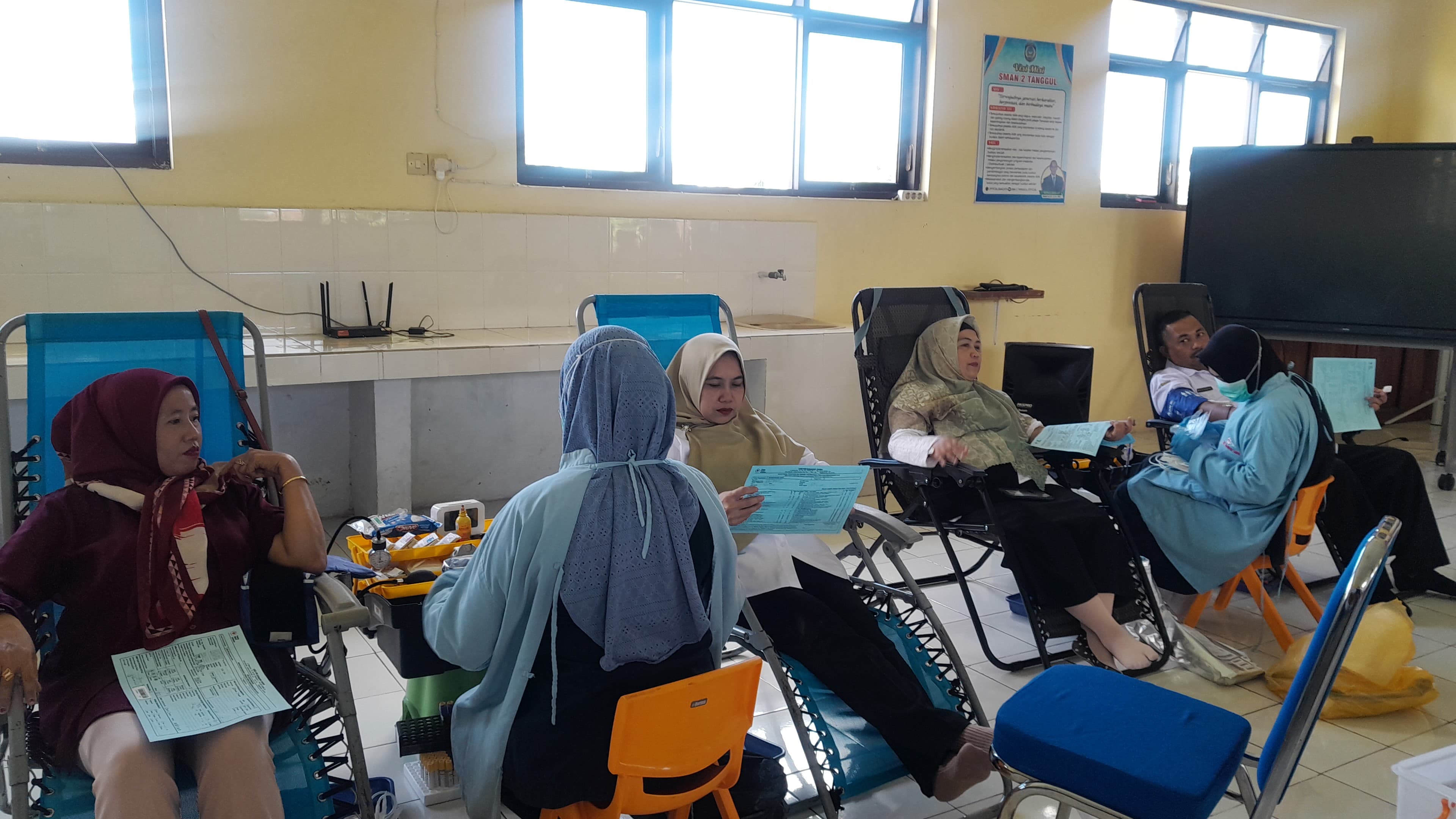 Siswa Dan Guru SMAN 2 Tanggul Antusias Donor Darah, 31 Kantong Berhasil Dikumpulkan