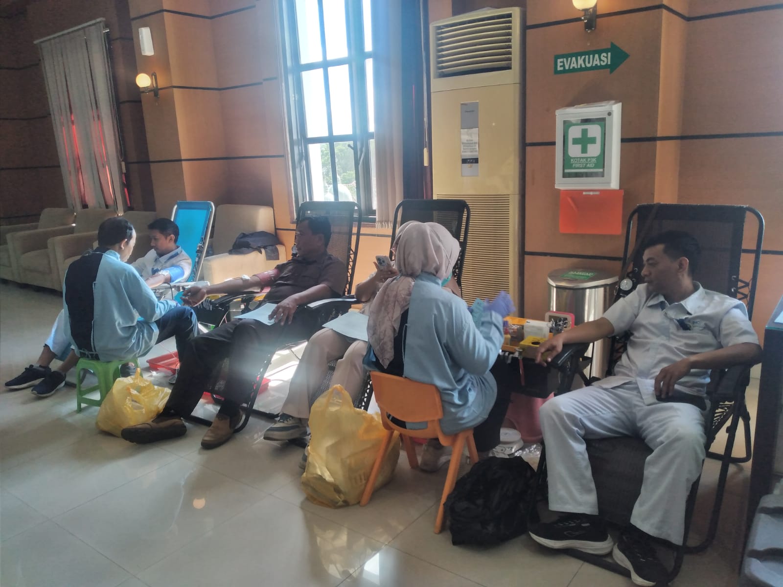 Lampaui Target Pendaftar, Keluarga Pasien Dan Karyawan RSU Jember Klinik Antusias Sedekah Darah