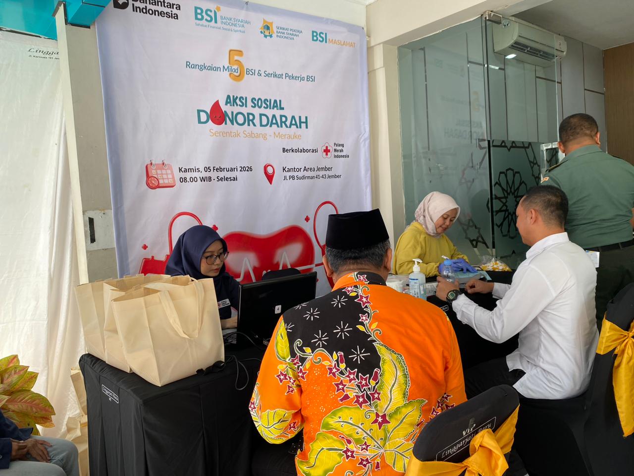 Sinergi Kemanusiaan, BSI Jember Turut Perkuat Stok Darah PMI