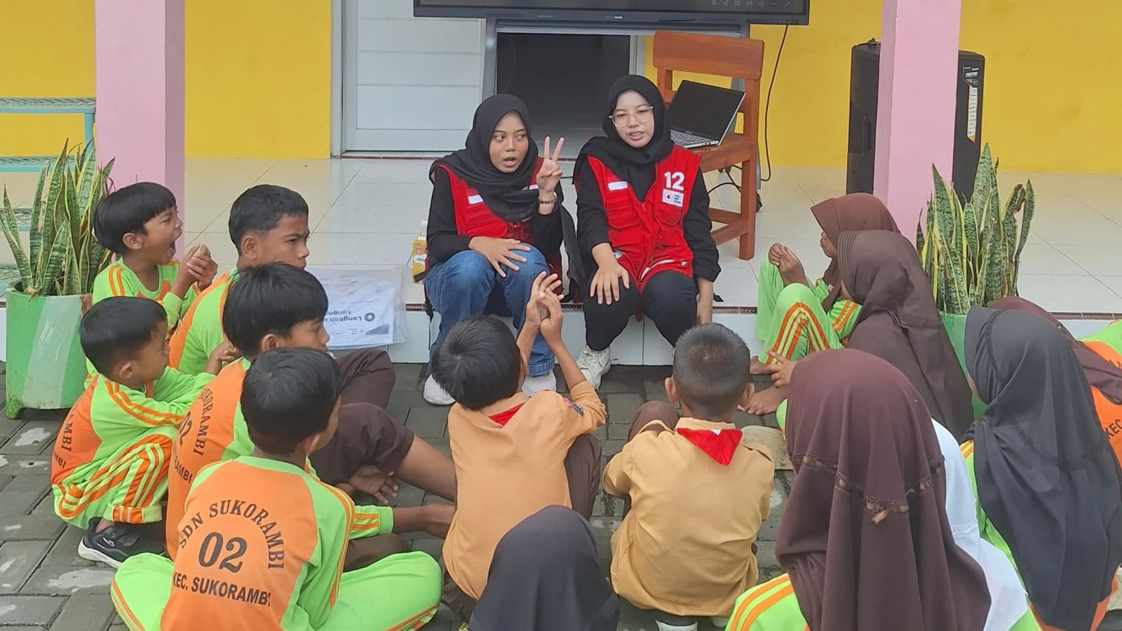 KSR PMI Unit Markas Edukasi Gerakan Palang Merah Di SDN 02 Sukorambi
