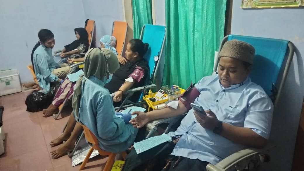 Usung Spirit Ramadhan, Warga Perum Pinus Raya Sukowono Sedekah 42 Kantong Darah