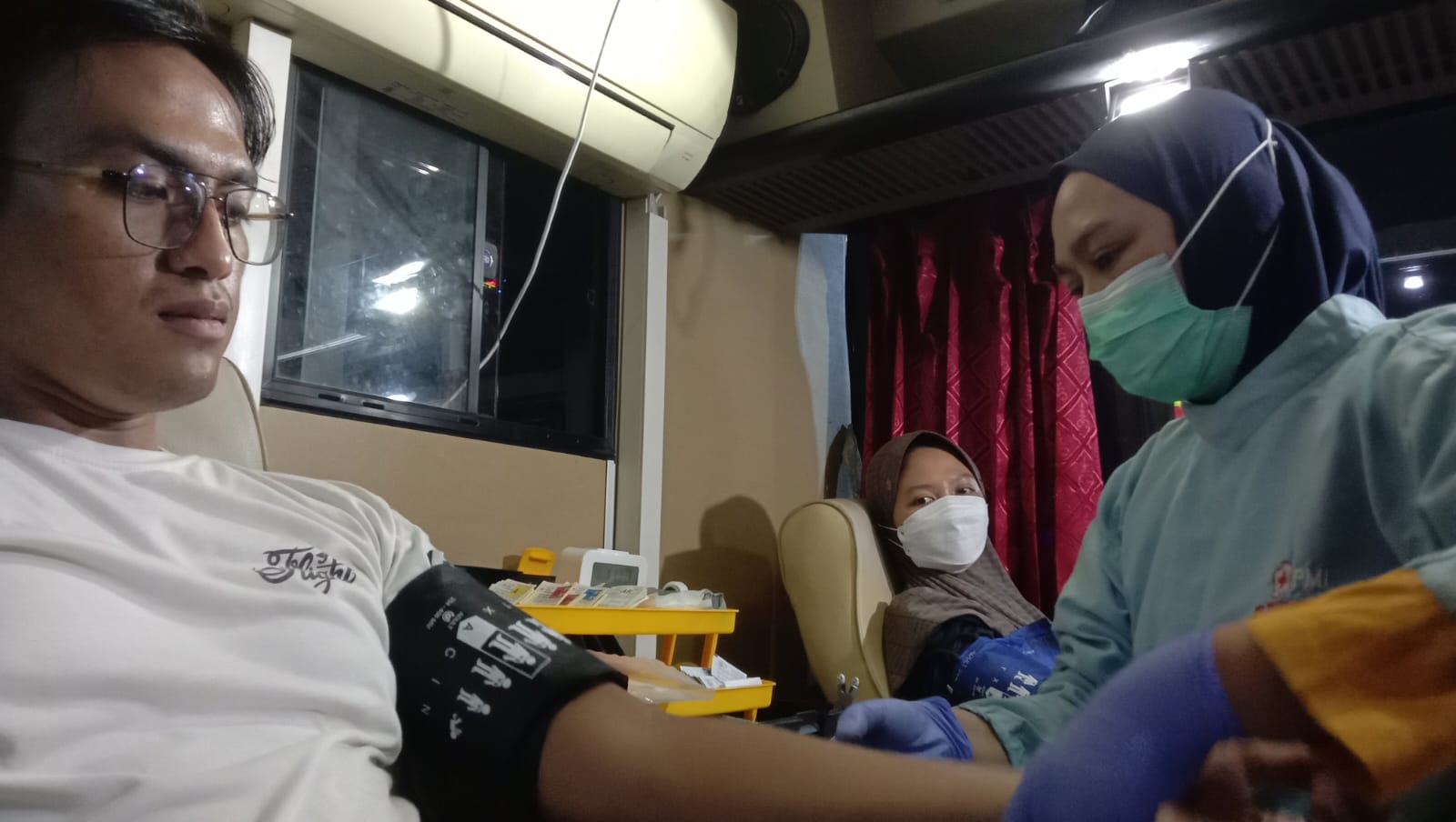 MAHASISWA UNEJ ANTUSIAS DONOR DARAH DI BULAN RAMADAN, RATA-RATA SUMBANG 30 KANTONG TIAP HARI 