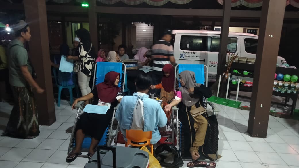 Semarak Ramadan, Kampung Donor Karang Duren Bagi-Bagi Perabot Rumah Tangga Untuk Pendonor