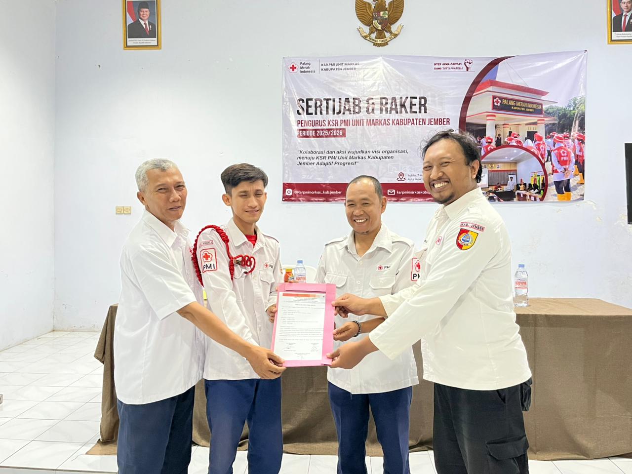 Usung Semangat Mengabdi Sepenuh Hati, KSR Markas PMI Jember Resmi Berganti Nahkoda