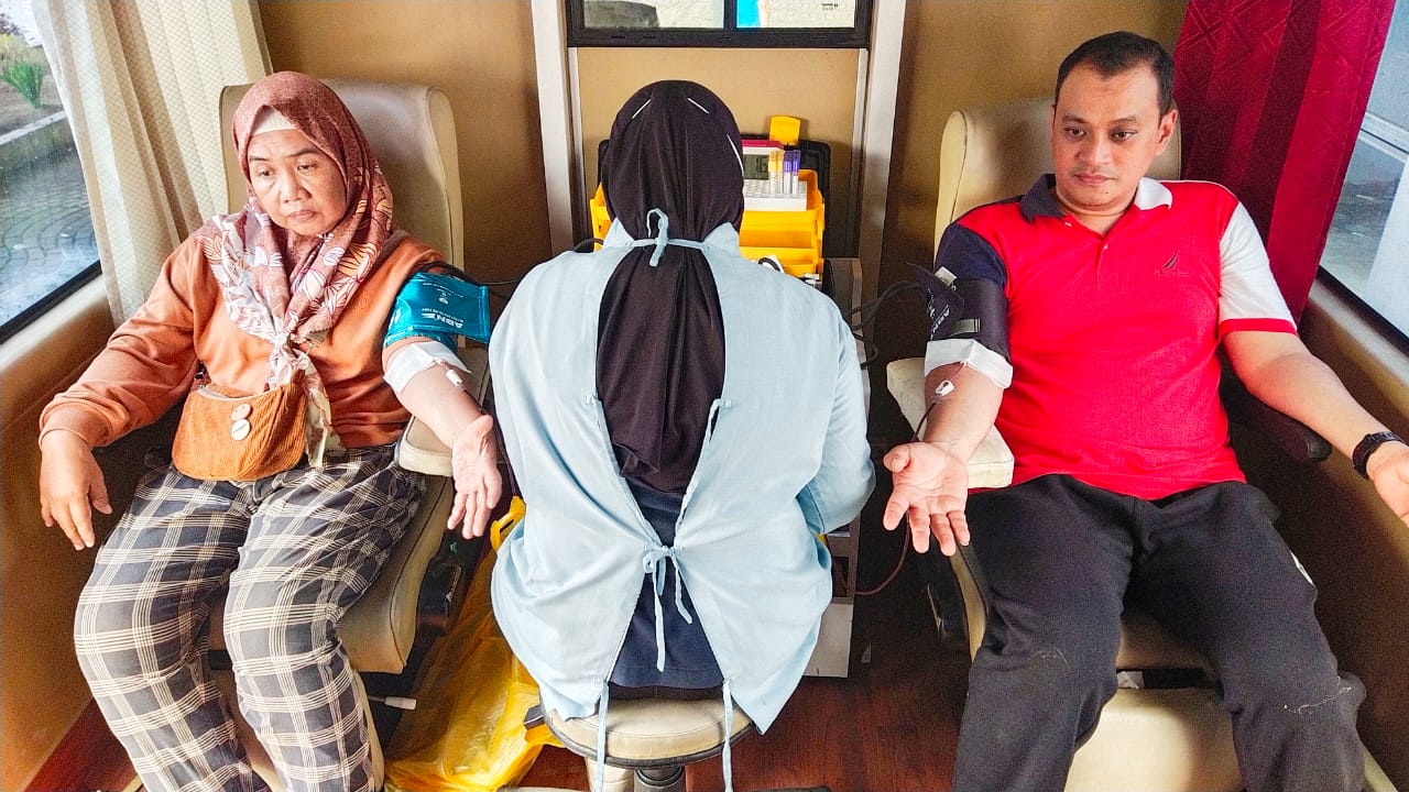 Pemkab Jember Ajak Masyarakat Olahraga Sore Bersama Sekaligus Donor Darah