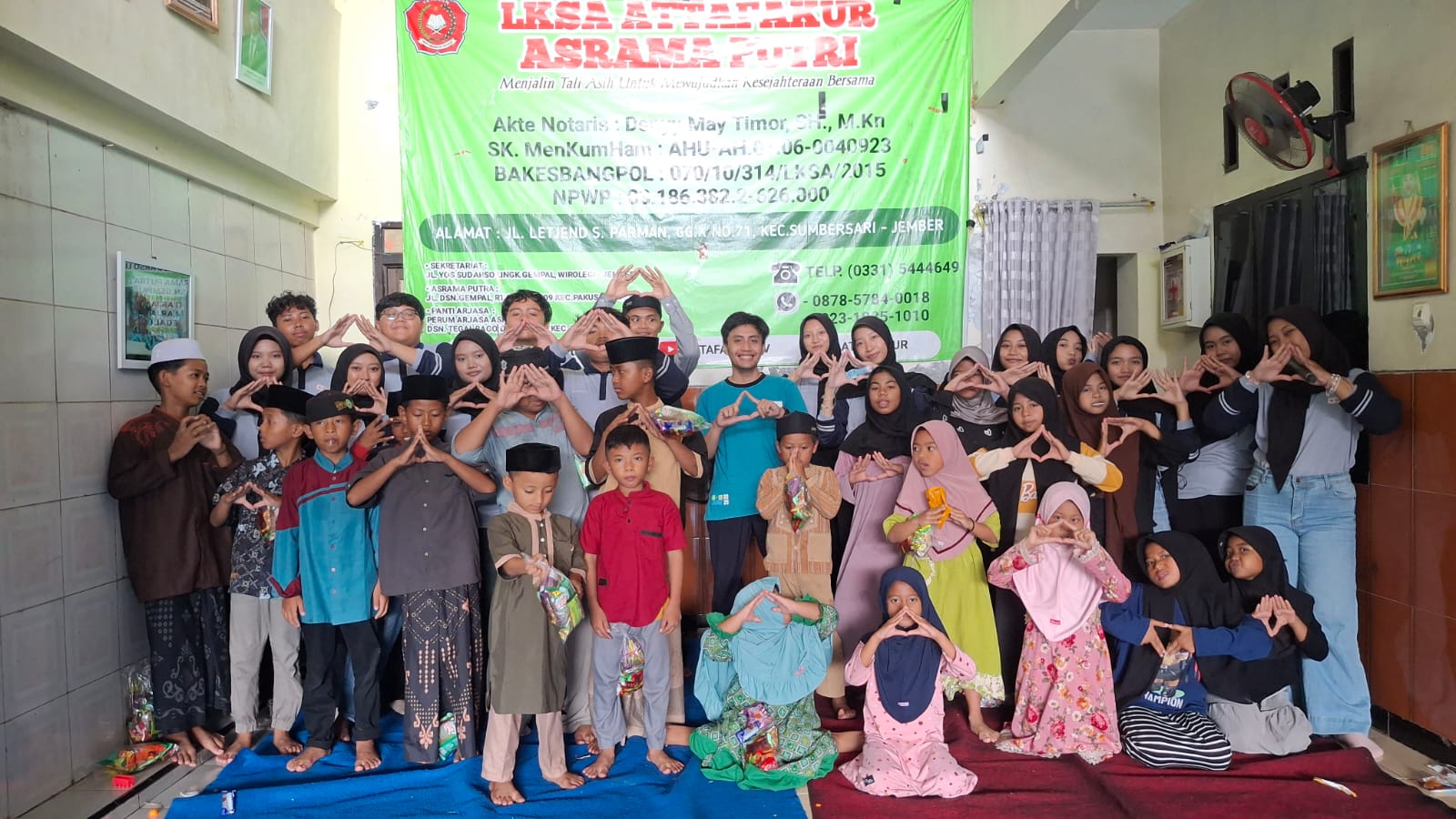 Tumbuhkan Jiwa Kemanusiaan, PMR SMAN 3 Jember Sambangi Panti Asuhan Attafakur