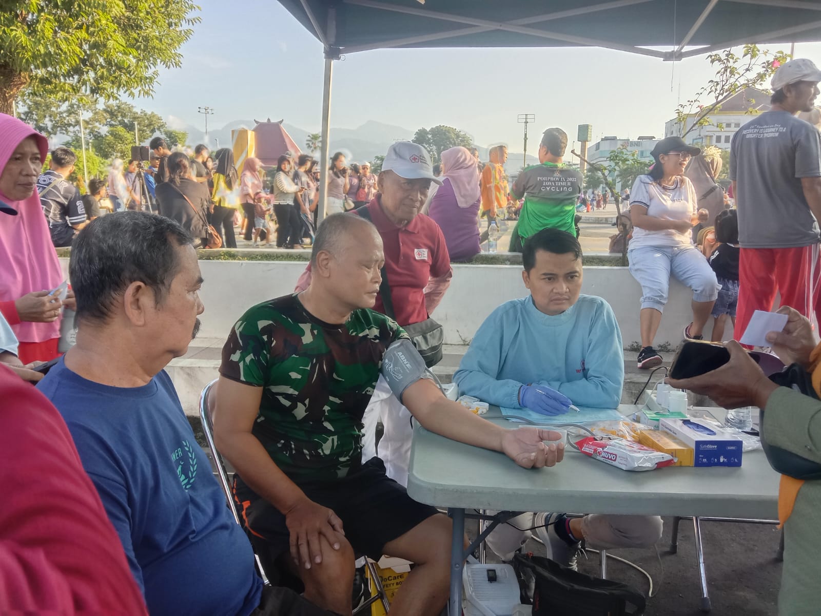 Peringati May Day, Ribuan Buruh Di Jember Gelar Jalan Sehat Hingga Aksi Kemanusiaan Donor Darah
