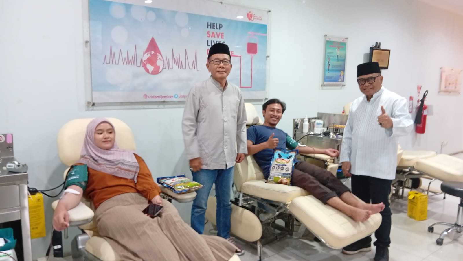 Meriahkan Idul Adha 1447 H, UDD PMI Jember Bagi-Bagi Bingkisan Beras Untuk Pendonor Darah