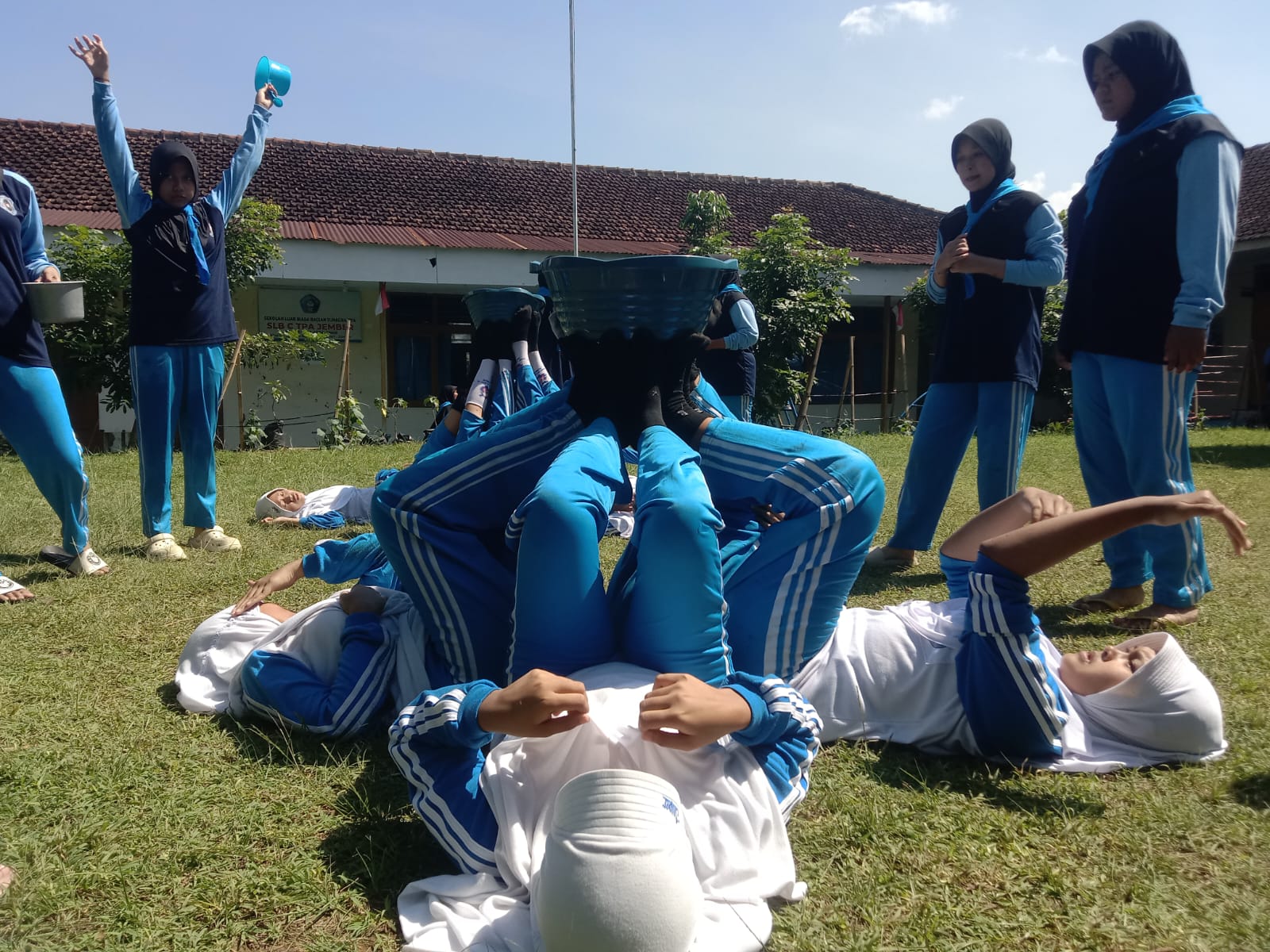 Ditutup Dengan Fun Game, Diklat Junior PMR Madya SMPN 4 Jember Sukses Cetak Relawan Muda Tangguh 