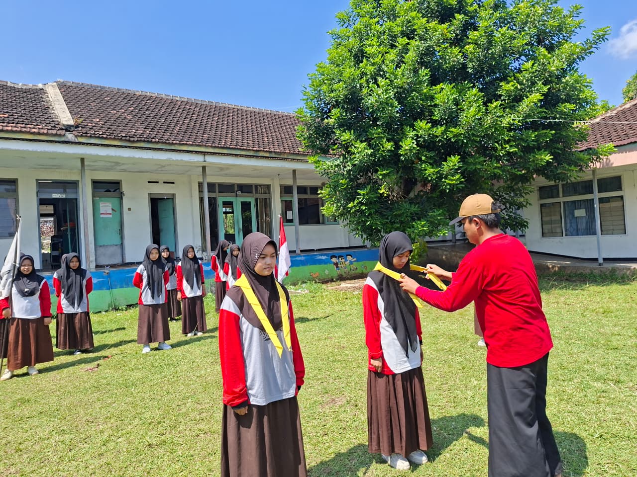 Icha Cornelia Komandoi PMR Wira SMAS Al Azhar Jember, Pengurus Dikukuhkan Setelah Diklat Kepalangmerahan