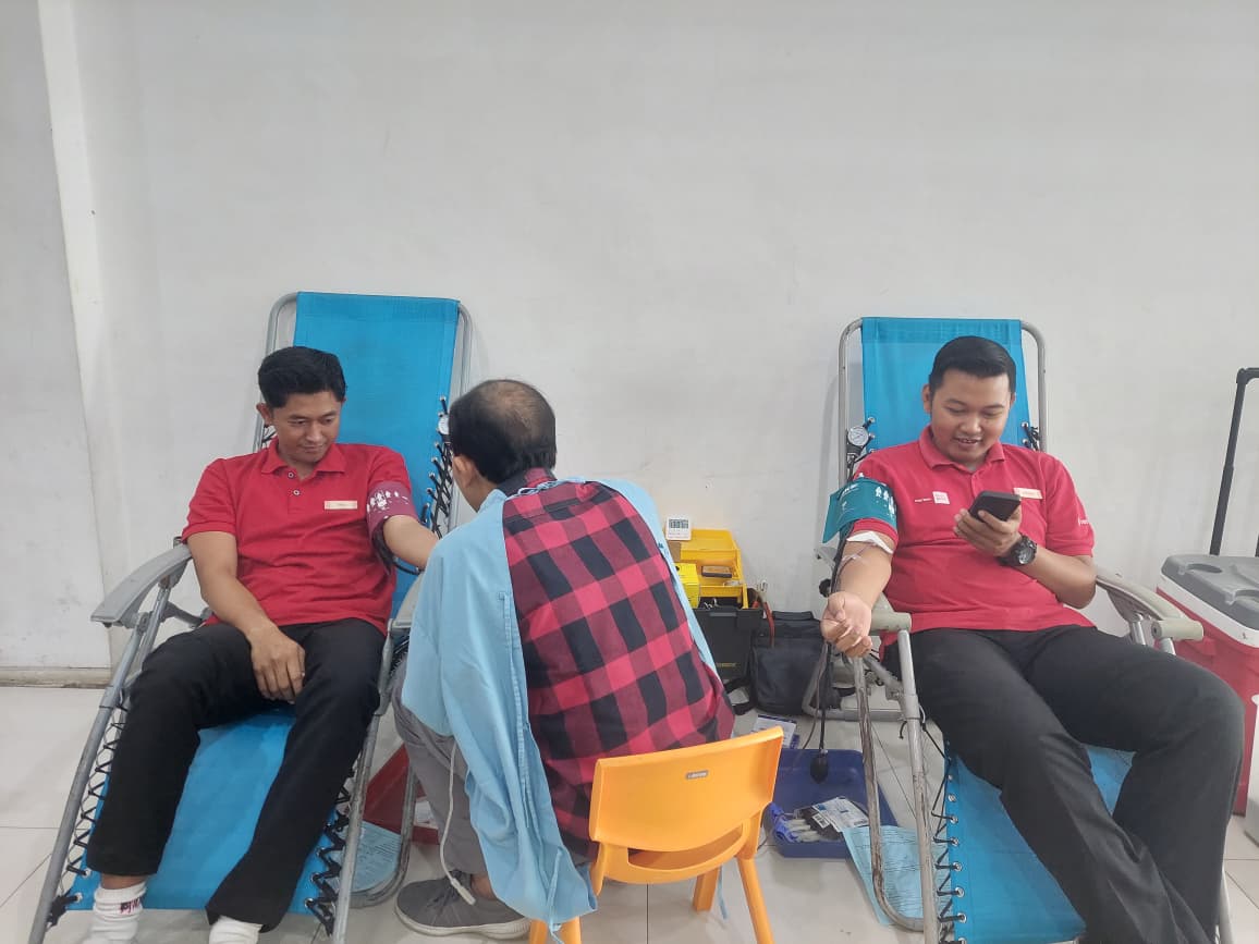 SAYANG, 23 PENDONOR TIDAK LOLOS SKRINING, MATAHARI DEPARTEMENT STORE JOHAR KEMBALI SUMBANG PULUHAN KANTONG DARAH KE UDD PMI KAB JEMBER 