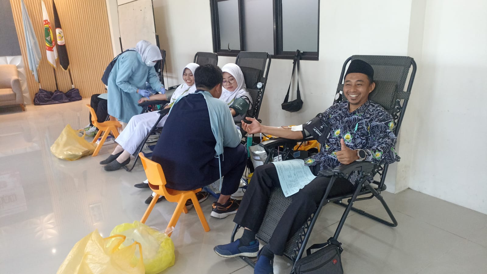 WUJUD KEPEDULIAN, CIVITAS AKADEMIKA STIKES BHAKTI AL QODIRI JEMBER KOMPAK DONASIKAN PULUHAN KANTONG DARAH