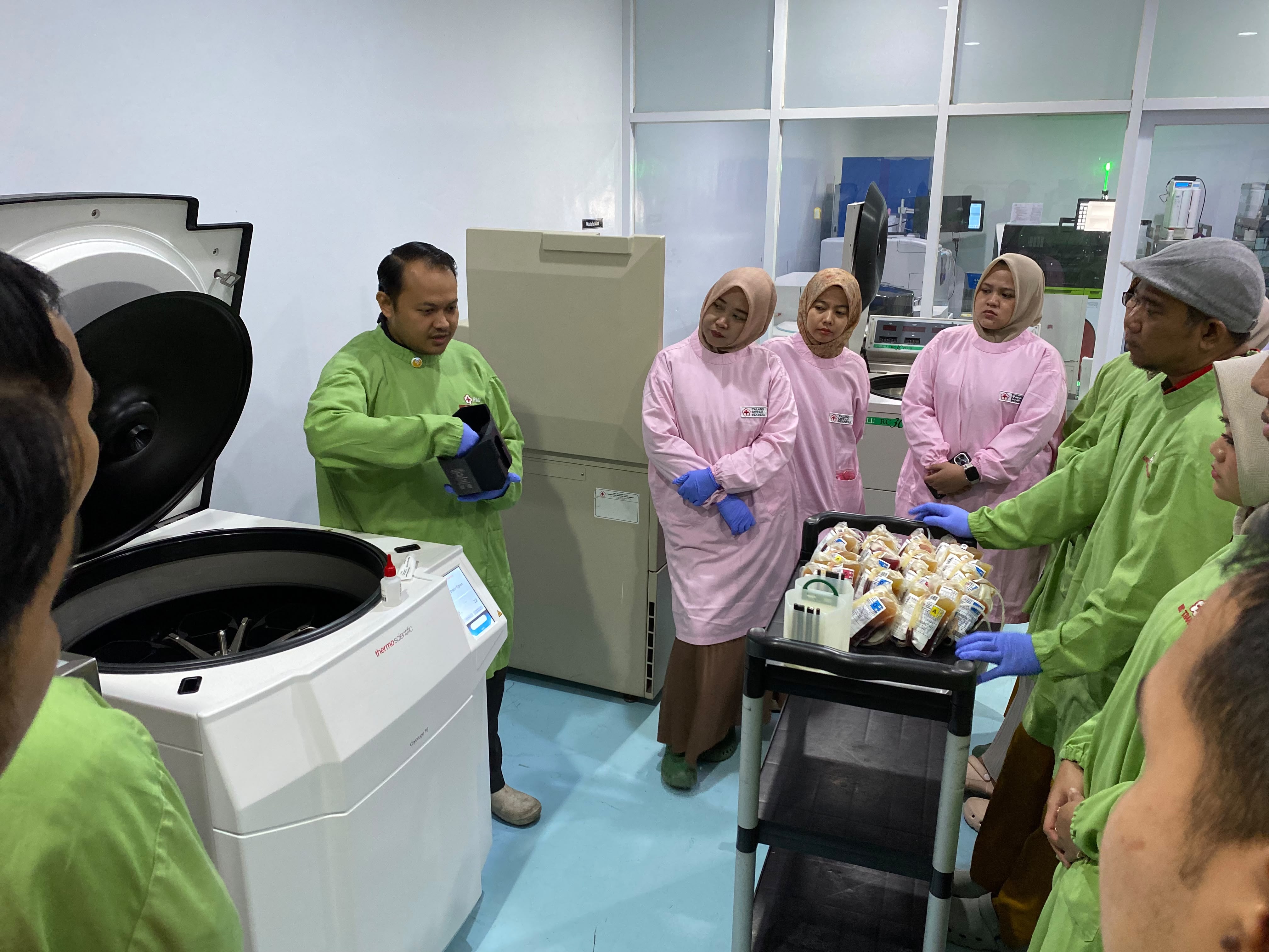 PMI Jember Terus Tingkatkan Standar Mutu Pelayanan Darah, Lengkapi Laboratorium Dengan Alat Refrigerated Centrifuge (RC)