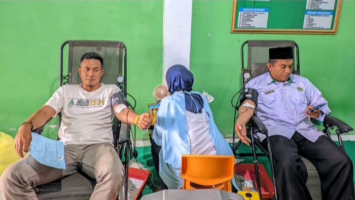 Aktivis IPPNU Gumukmas Kerahkan Pelajar Ikut Donor Darah, PMI Jember Beri Apresiasi