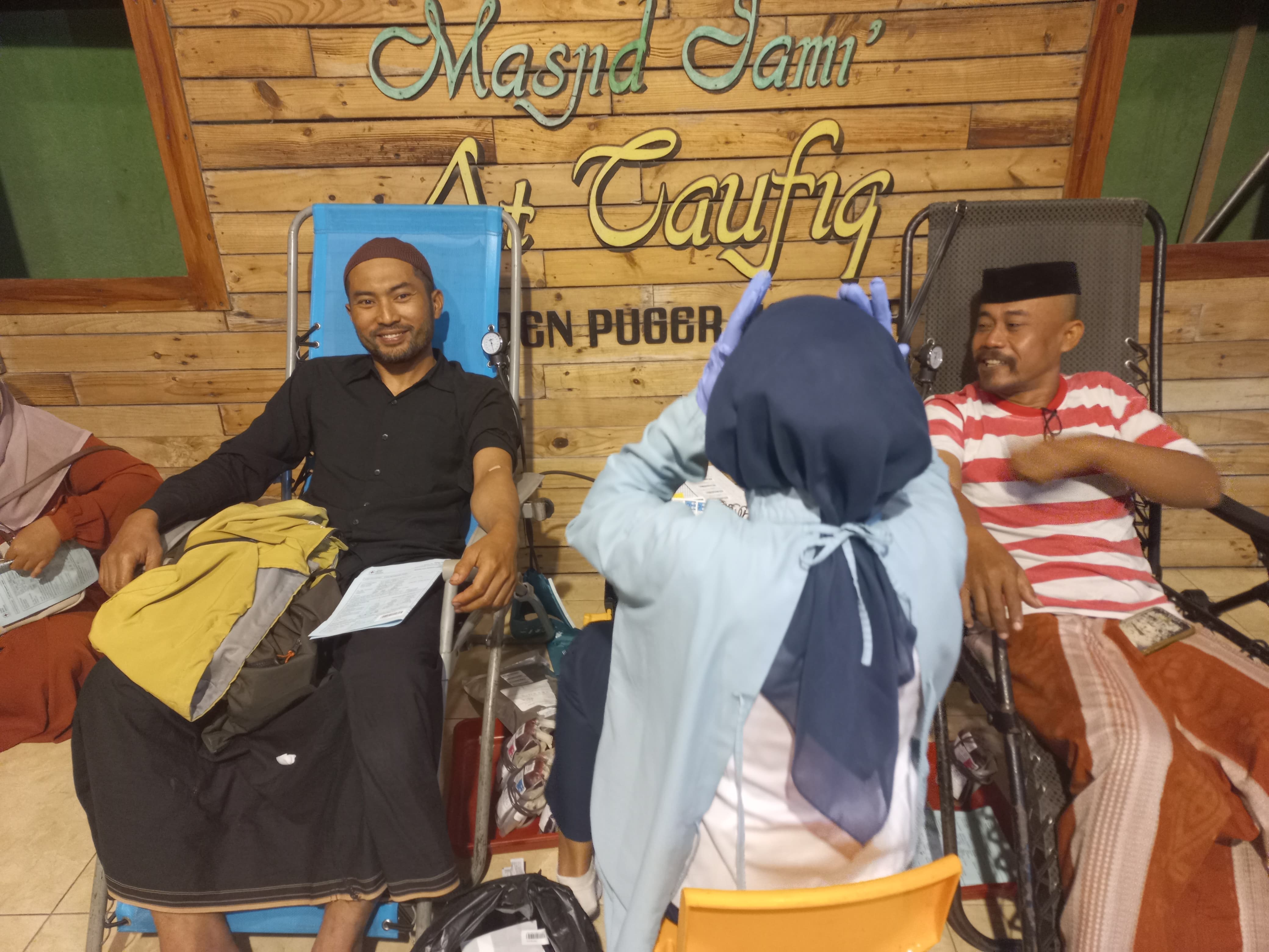 Usai Shalat, Jamaah Masjid At Taufik Grenden Sumbang 41 Kantong Darah