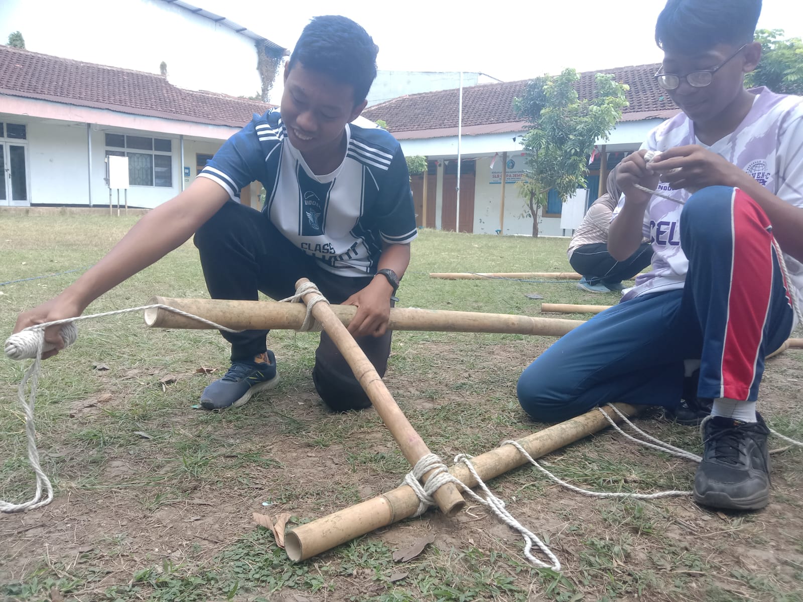 KOBARKAN SEMANGAT KEMANUSIAAN, PMR MADYA SMPN 1 DAN SMPN 3 JEMBER KOMPAK DIGEMBLENG HADAPI AJANG ABHINAYA 2026 SMKN 1 JEMBER