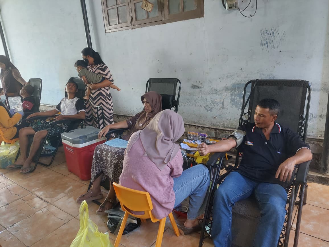 NYALAKAN SEMANGAT KEMERDEKAAN RI, KARANG TARUNA SEPURAN SILO SUMBANG 34 KANTONG DARAH UNTUK UDD PMI JEMBER 