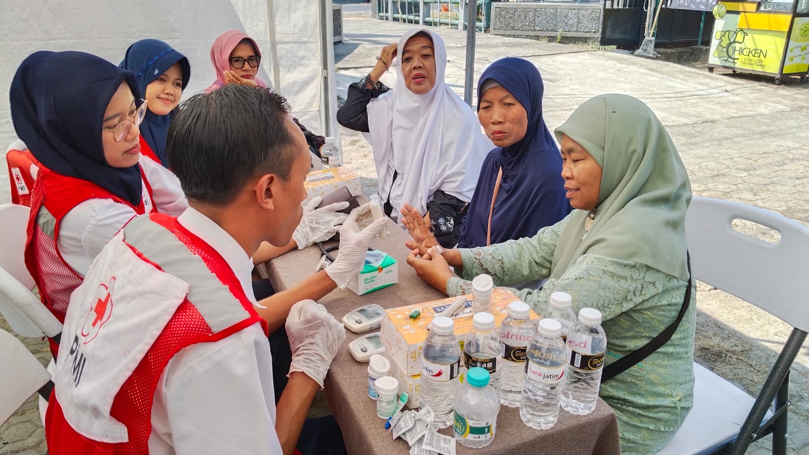 PMI Jember Dukung Muktamar Ke-35 Nahdlatul Ulama, Terjunkan Tim Medis Dan Layanan Relaksasi Gratis Di Jombang